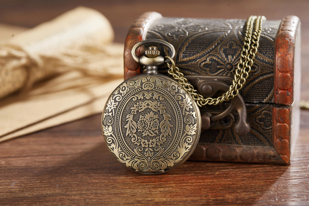 Retro nostalgic classical carved flip cover women men pocket watches necklaces hanging watches quartz suitable for giving gifts