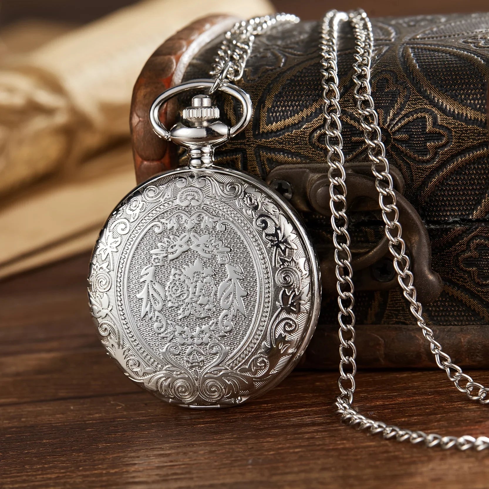 Retro nostalgic classical carved flip cover women men pocket watches necklaces hanging watches quartz suitable for giving gifts Main image