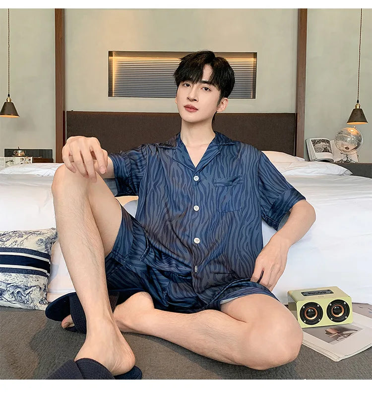 New men's summer summer thin ice silk short-sleeved shorts pajamas teenagers can wear a home service suit Main image